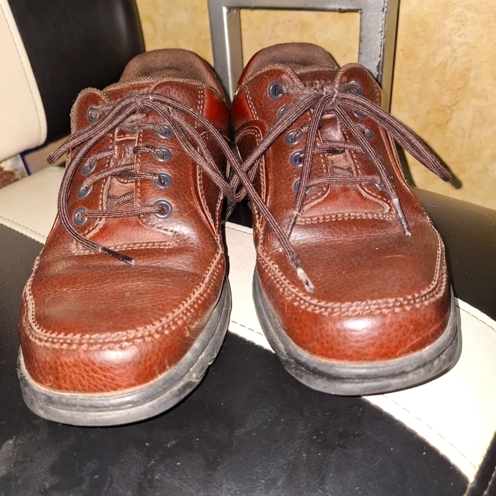 Classic Rockport Brown Tumble Leather Men's Lace-up Shoes In A Mens Size 9.